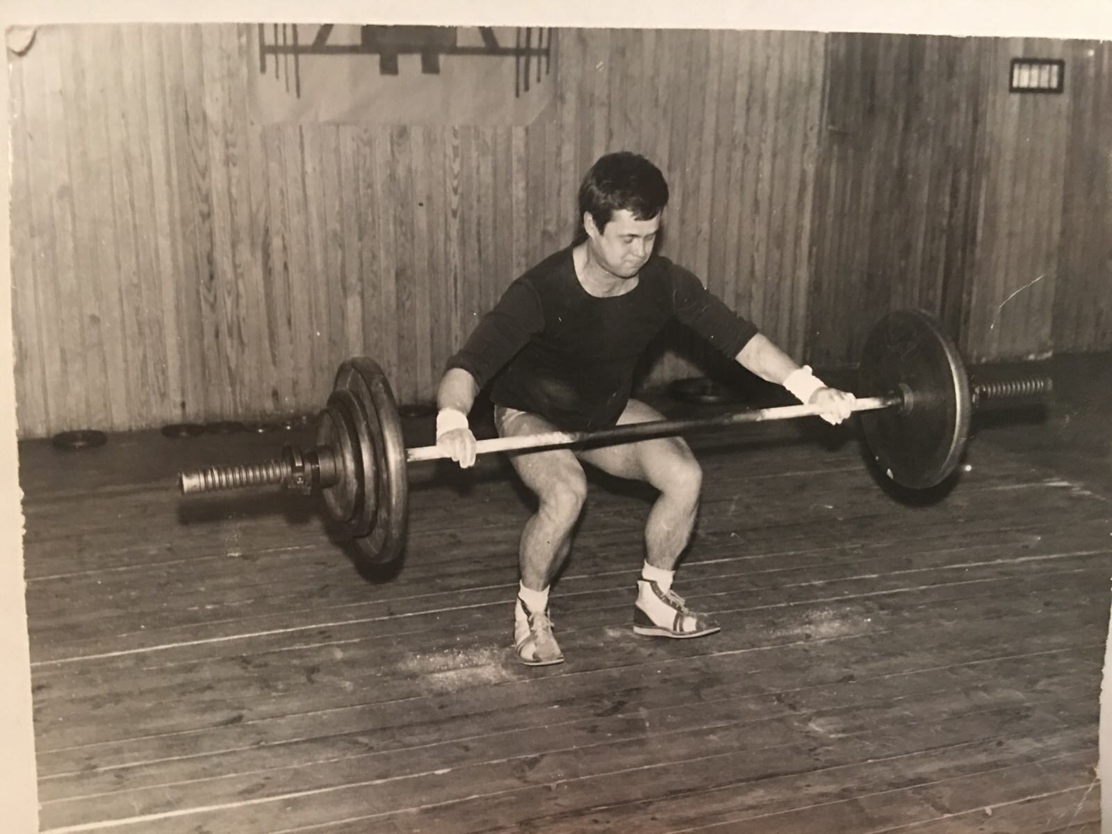 Jerzy lifting barbell